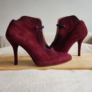 Stuart Weitzman Burgundy Suede Ankle-Strap Pumps with Mauve Piping - US 5.5